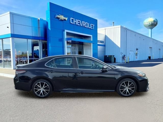 Used 2022 Toyota Camry SE with VIN 4T1G11AK2NU624881 for sale in Princeton, Minnesota