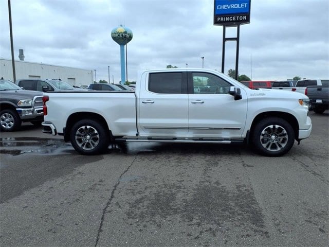 Used 2022 Chevrolet Silverado 1500 High Country with VIN 1GCUDJET2NZ586363 for sale in Princeton, Minnesota