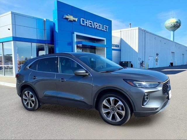 2023 Ford Escape Platinum's photo