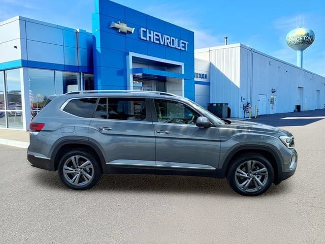 Used 2025 Volkswagen Atlas SEL with VIN 1V2BR2CAXSC546271 for sale in Princeton, Minnesota