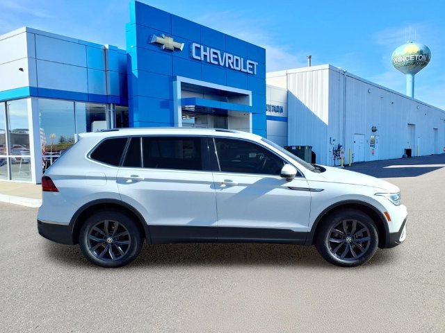 Used 2022 Volkswagen Tiguan SE with VIN 3VV2B7AX2NM011093 for sale in Princeton, Minnesota