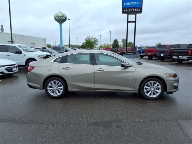 2022 Chevrolet Malibu 1LT photo 2