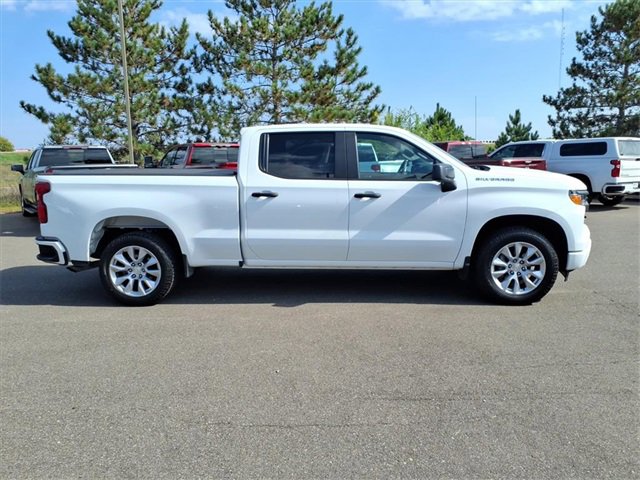 2022 Chevrolet Silverado Custom photo 2