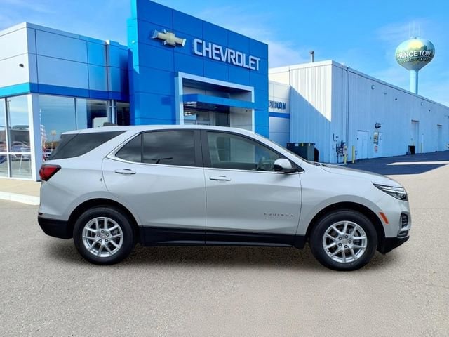 Used 2022 Chevrolet Equinox LT with VIN 3GNAXUEV9NL123034 for sale in Princeton, Minnesota