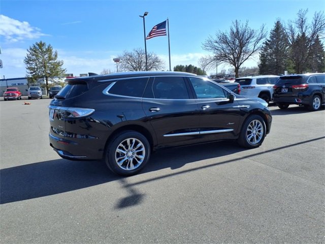 2022 Buick Enclave Avenir photo 3