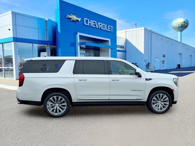 Used 2021 GMC Yukon XL Denali with VIN 1GKS2JKL5MR241557 for sale in Princeton, Minnesota