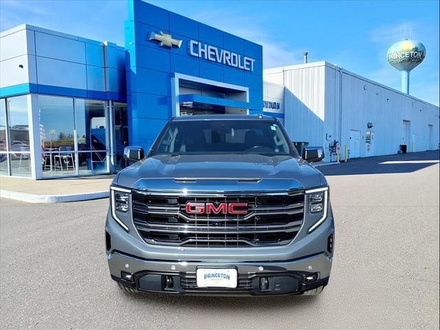 2025 GMC Sierra 1500 SLT - Photo 9