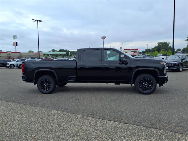 2026 Chevrolet Silverado 3500HD LT photo 2