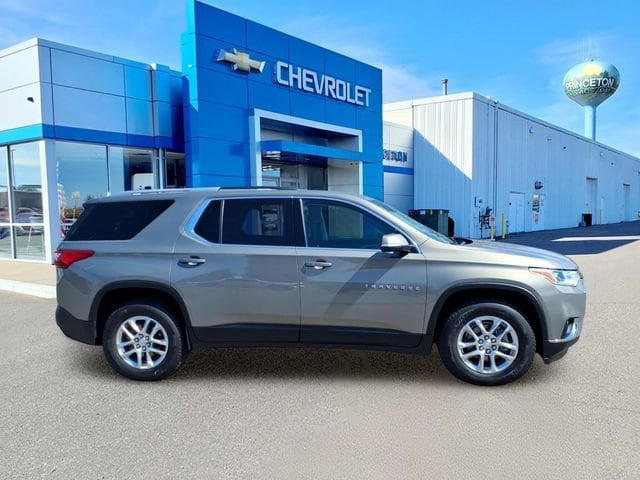 Used 2018 Chevrolet Traverse 1LT with VIN 1GNEVGKW3JJ108004 for sale in Princeton, Minnesota