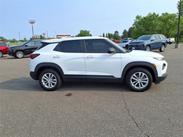 2023 Chevrolet Trailblazer LS photo 2