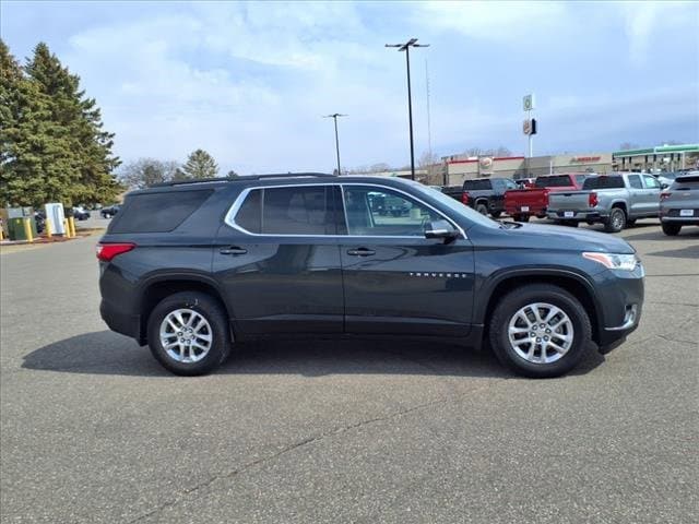 Used 2020 Chevrolet Traverse 1LT with VIN 1GNEVGKWXLJ274538 for sale in Princeton, Minnesota