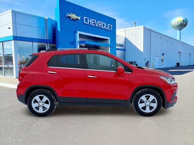 Used 2017 Chevrolet Trax LT with VIN 3GNCJLSB3HL157831 for sale in Princeton, Minnesota