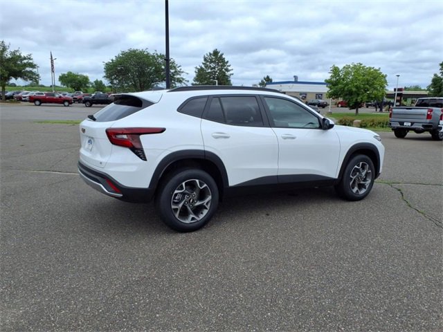 2025 Chevrolet Trax LT photo 3
