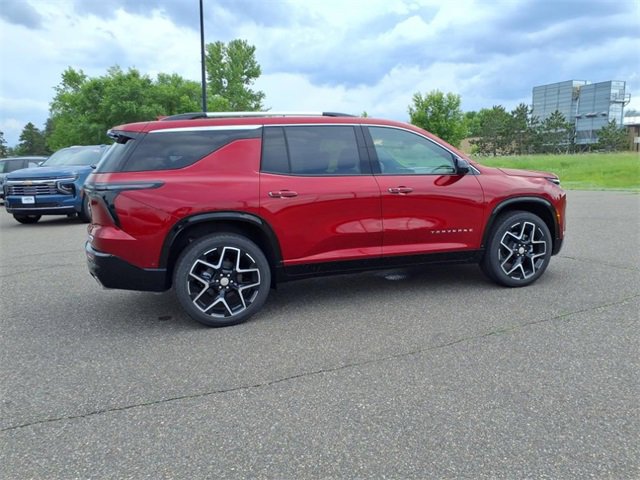 2025 Chevrolet Traverse High Country photo 2