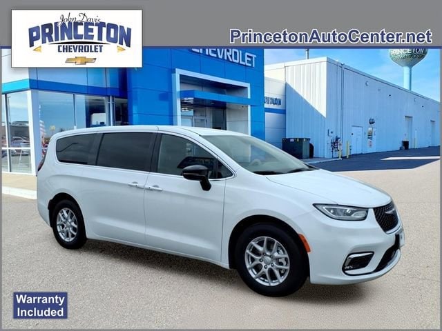 2025 Chrysler Pacifica Select's photo