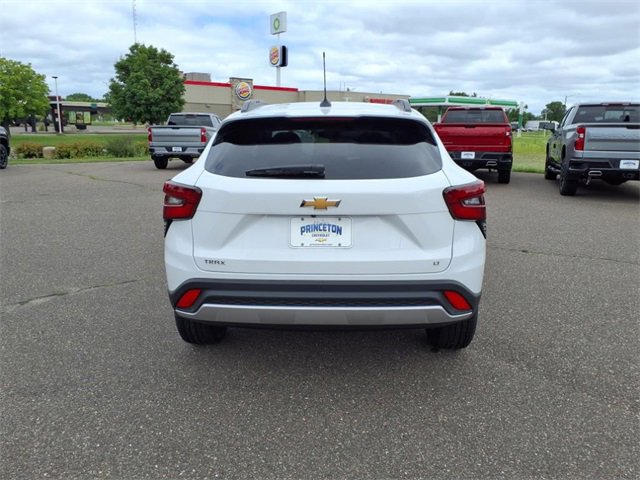 2025 Chevrolet Trax LT photo 4
