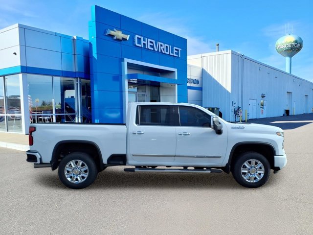 Used 2024 Chevrolet Silverado 3500HD High Country with VIN 1GC4YVEY4RF135174 for sale in Princeton, Minnesota