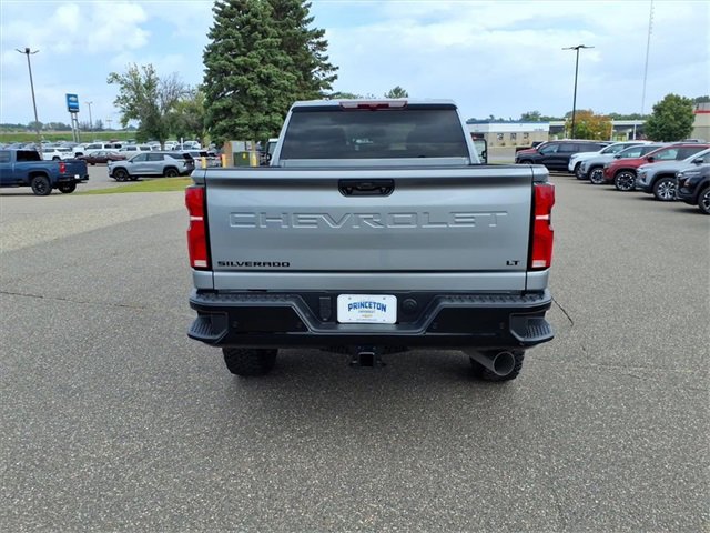 2026 Chevrolet Silverado 3500HD LT photo 4