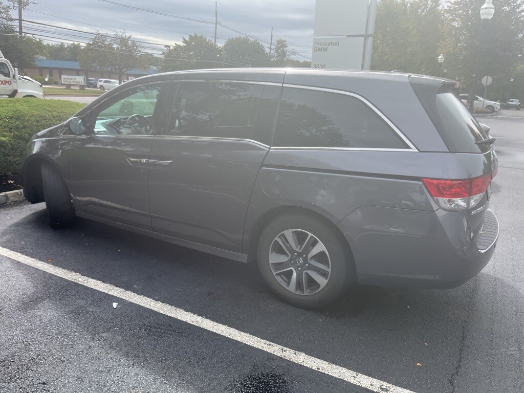 2015 Honda Odyssey Touring photo 4