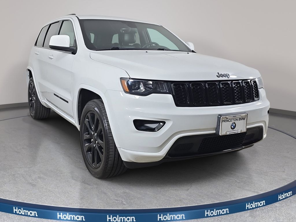 Used 2017 Jeep Grand Cherokee Laredo 4x4 SUV