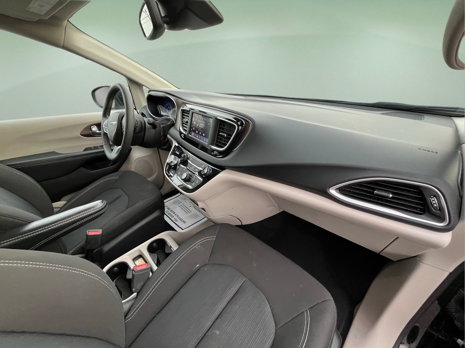 2023 Chrysler Voyager LX - Photo 31