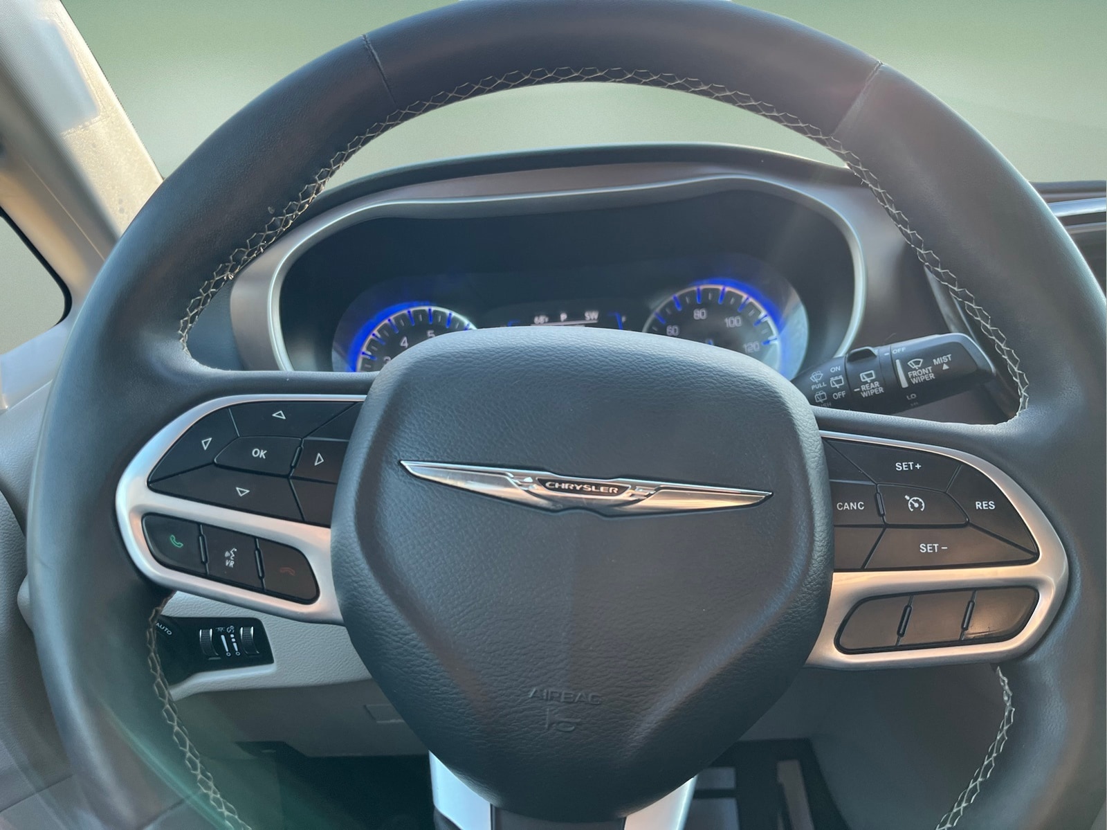 2023 Chrysler Voyager LX - Photo 14