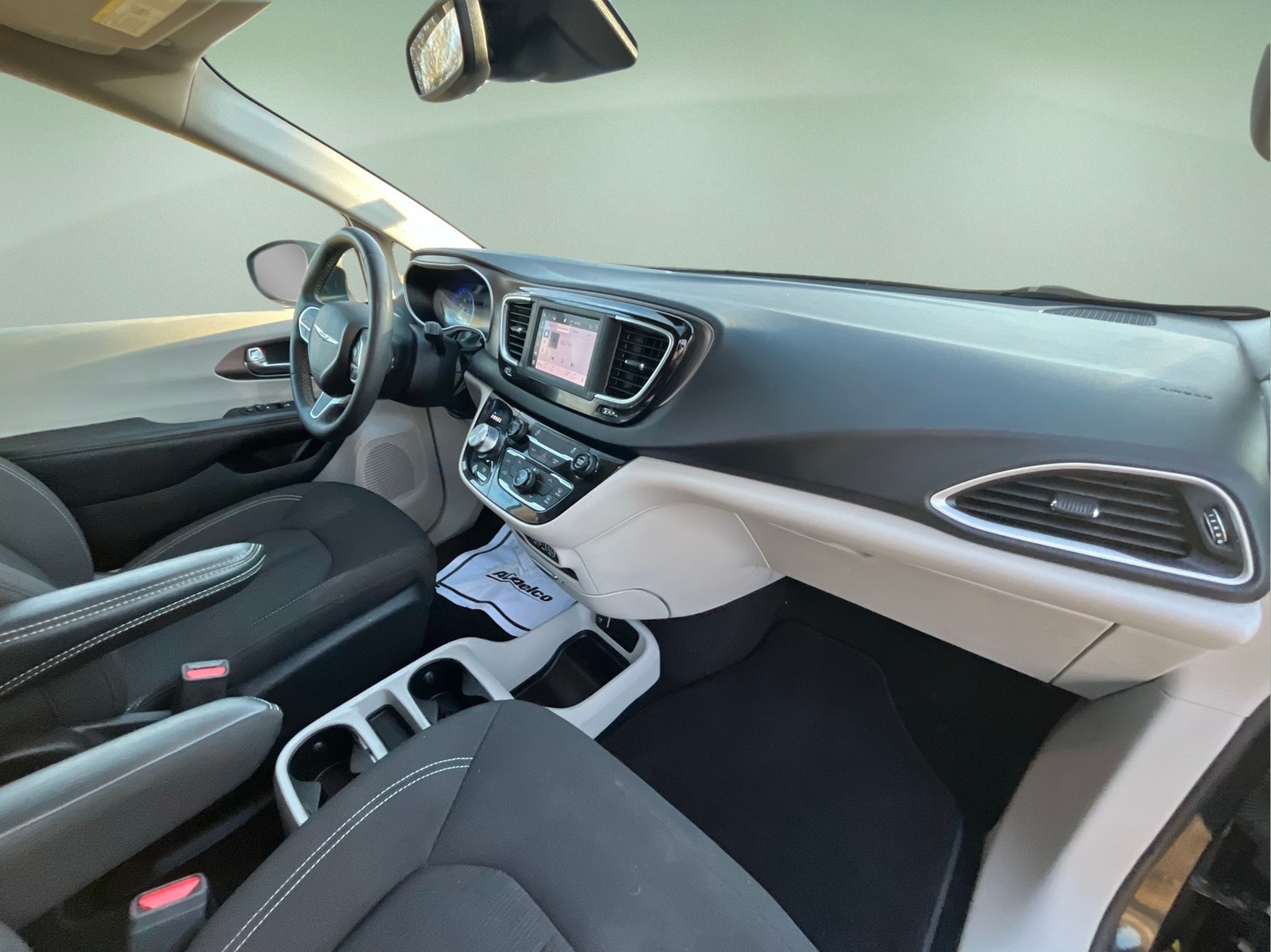 2023 Chrysler Voyager LX - Photo 33