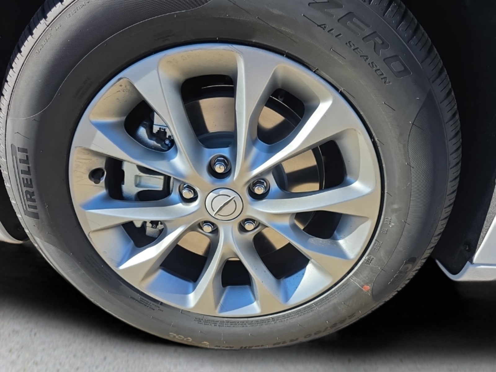 2026 Chrysler Pacifica Limited - Photo 9