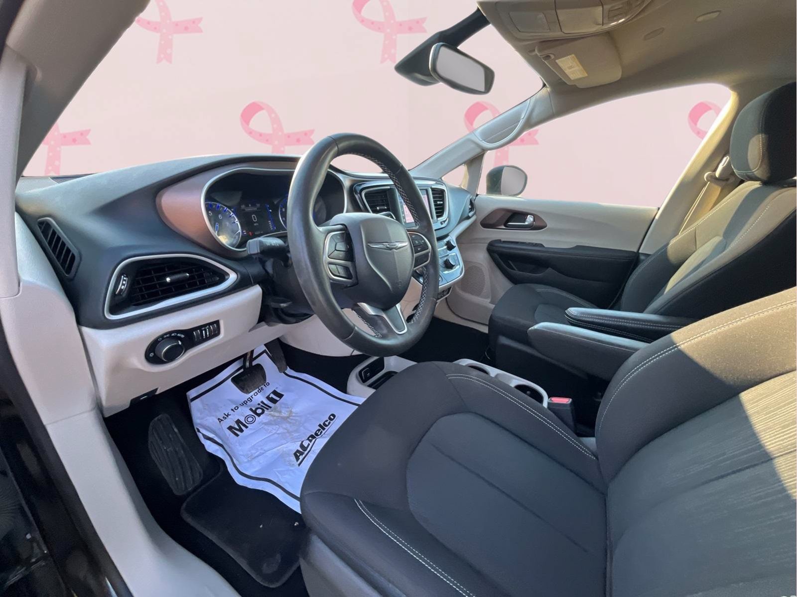 2023 Chrysler Voyager LX - Photo 12