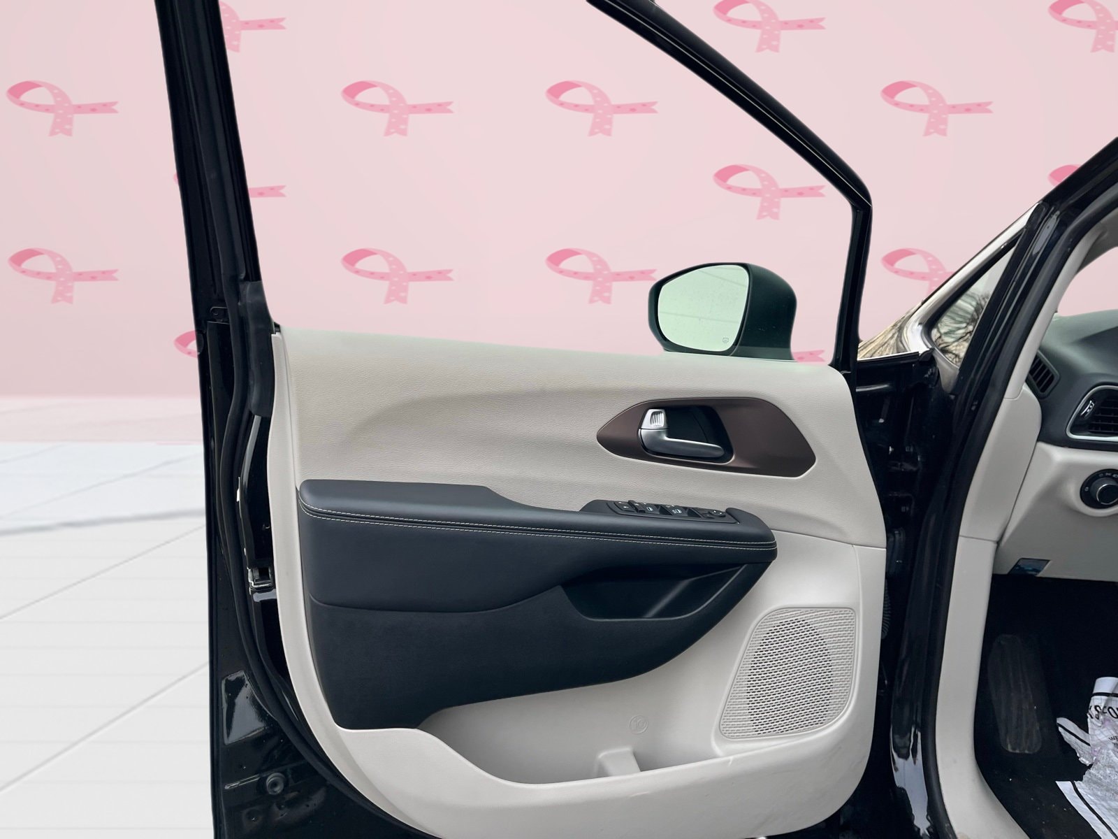 2023 Chrysler Voyager LX - Photo 32