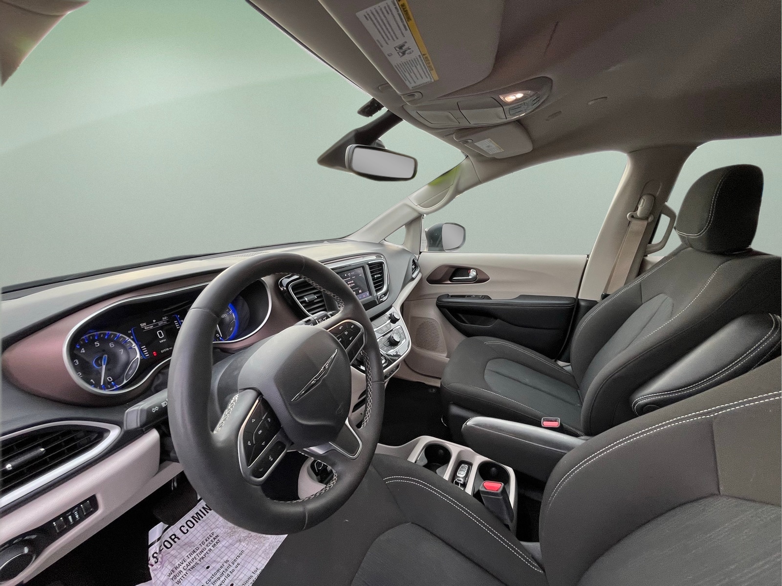 2023 Chrysler Voyager LX - Photo 12