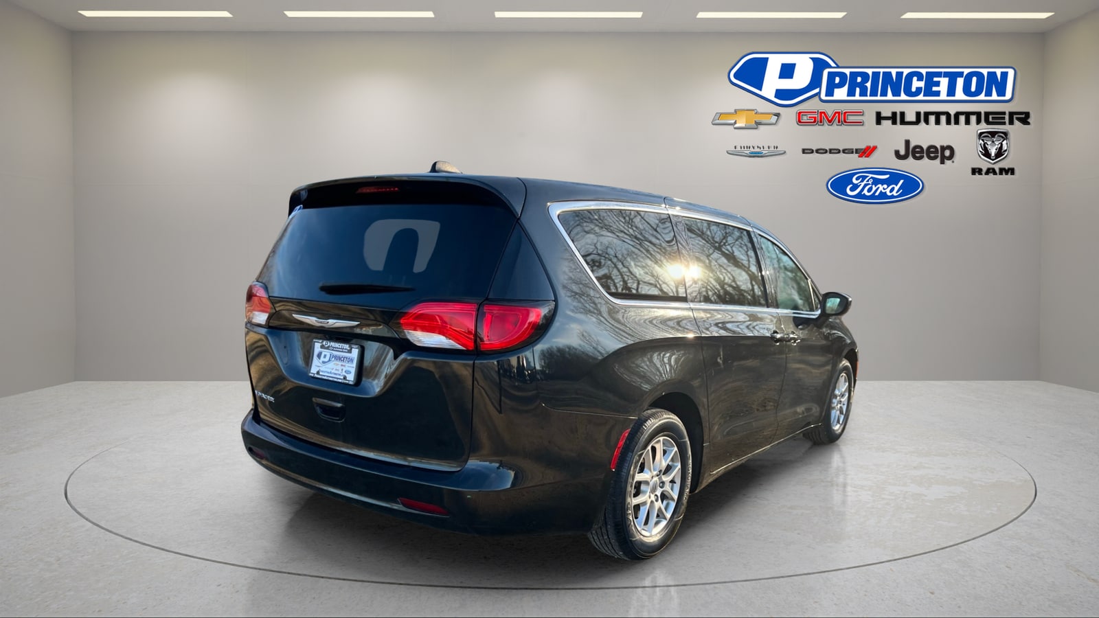 2023 Chrysler Voyager LX - Photo 7