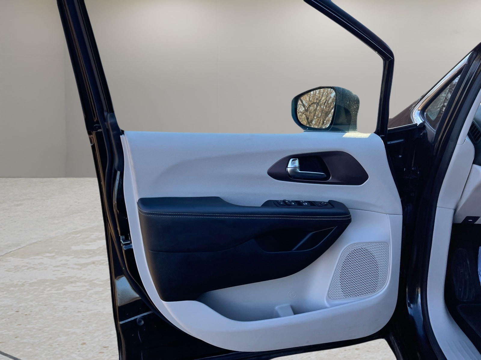 2023 Chrysler Voyager LX - Photo 38