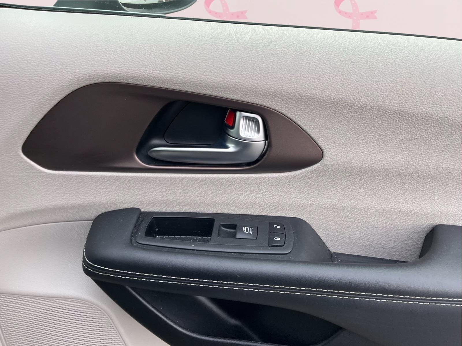 2023 Chrysler Voyager LX - Photo 27