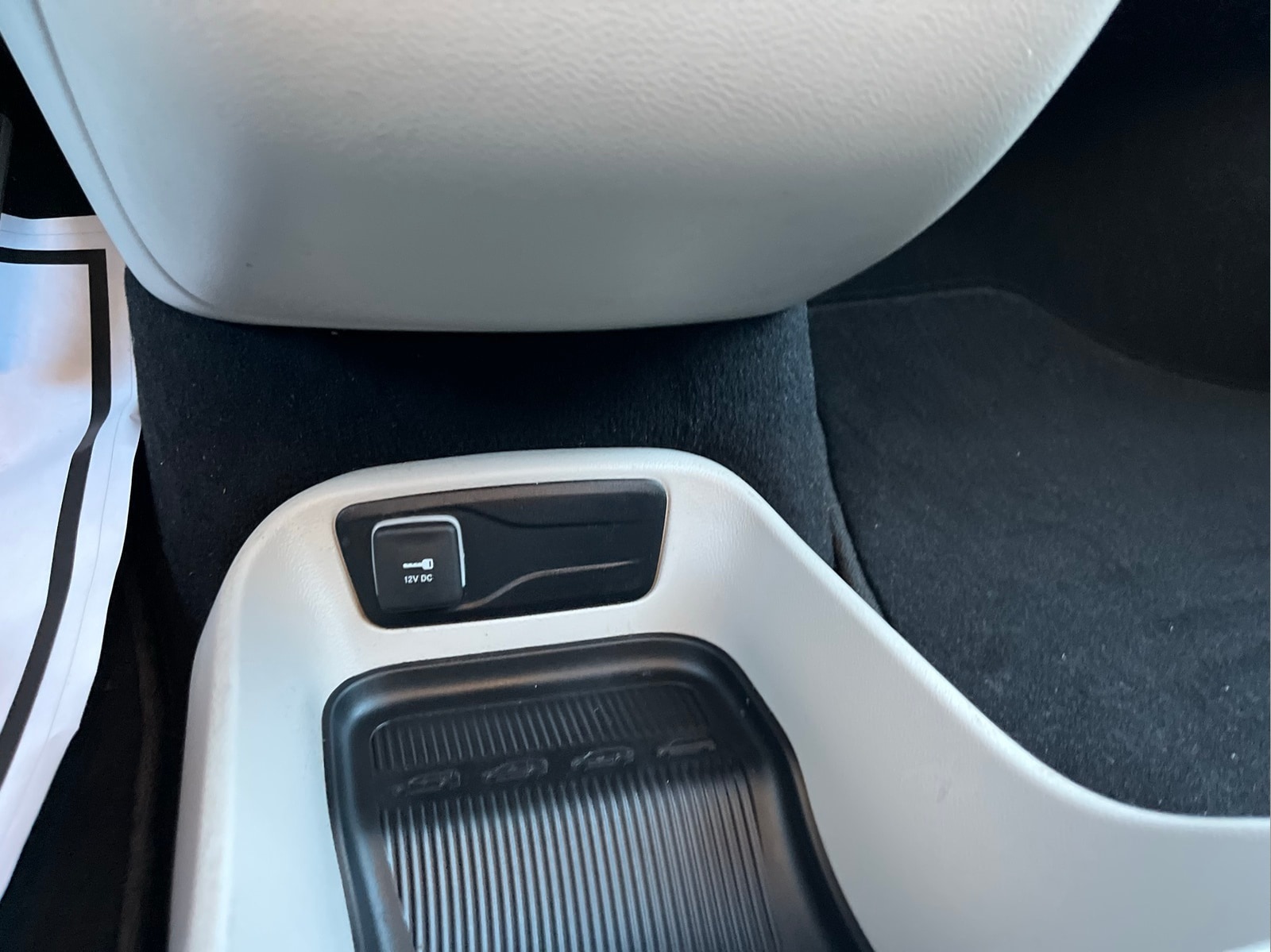 2023 Chrysler Voyager LX - Photo 22