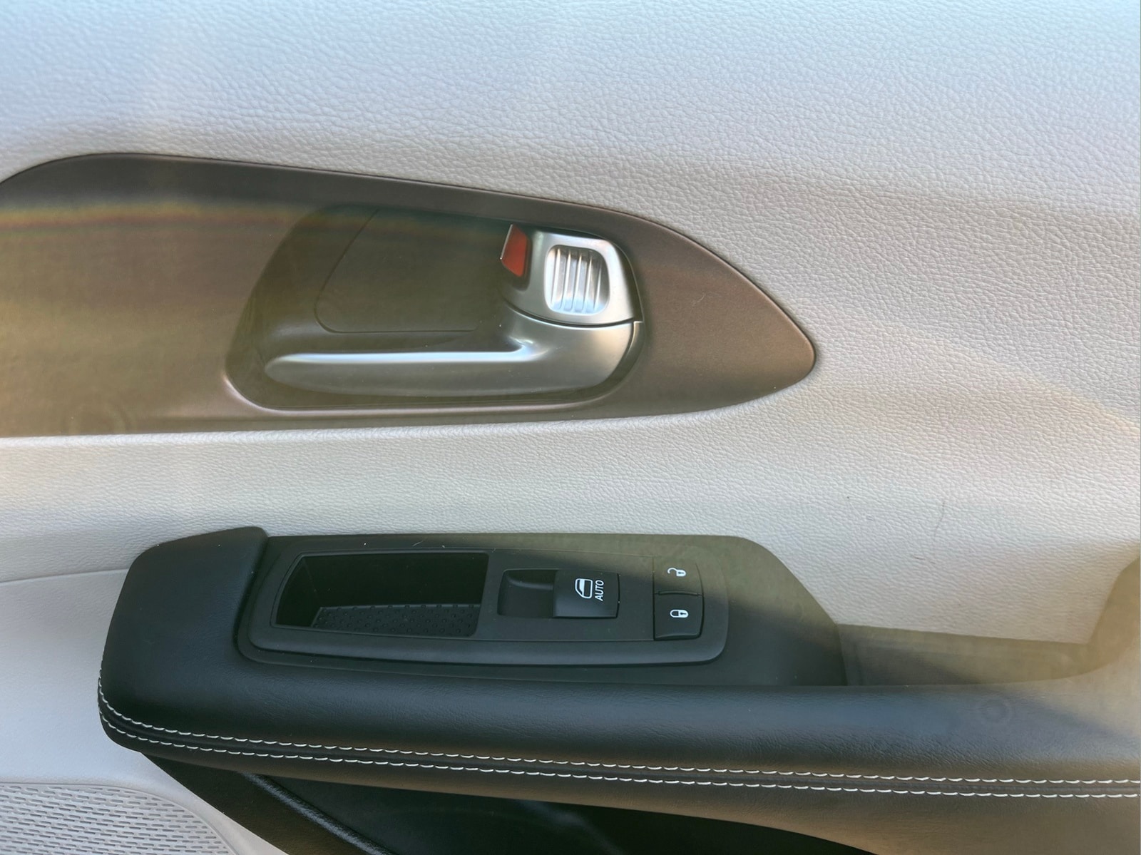 2023 Chrysler Voyager LX - Photo 31