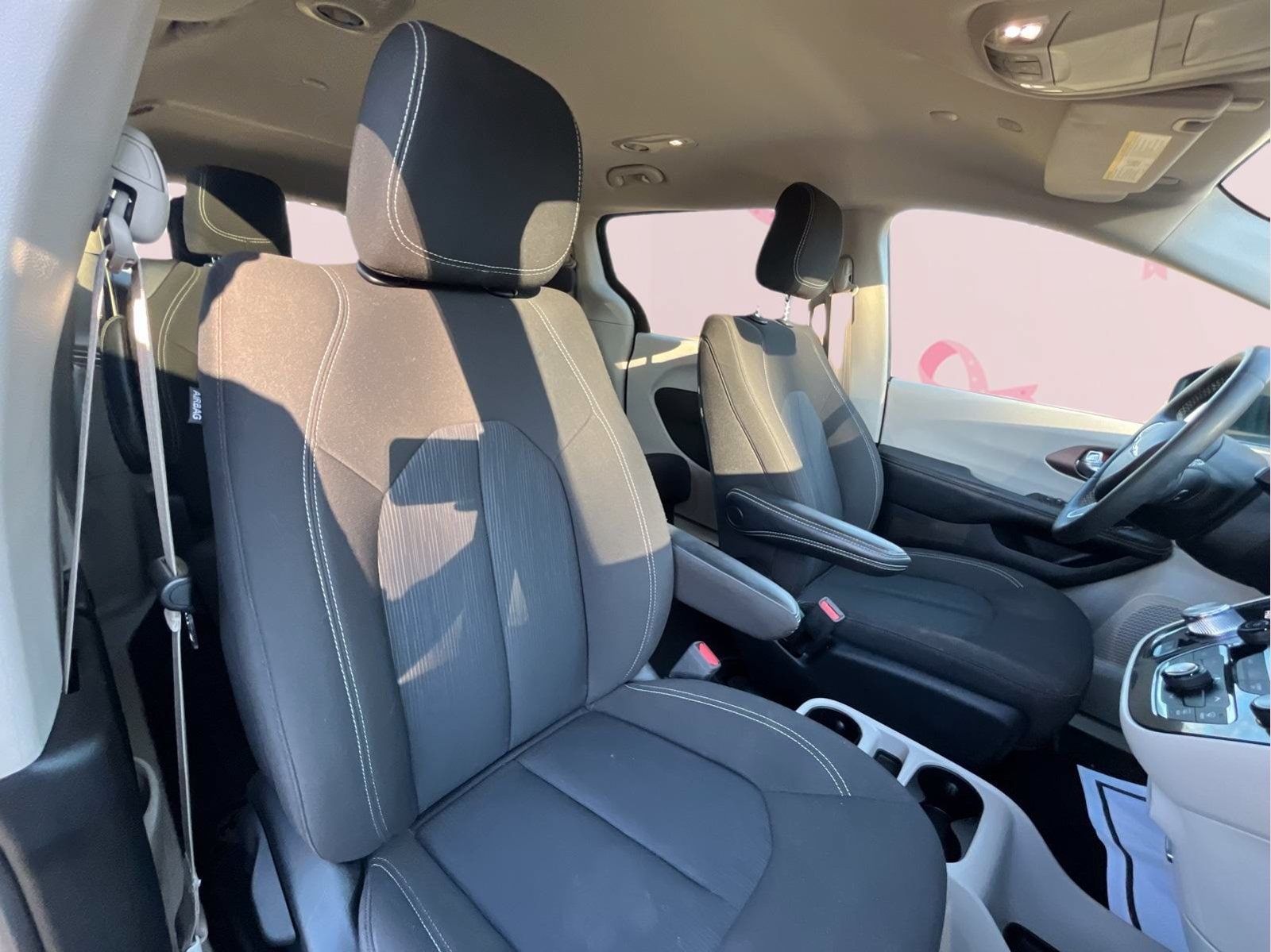2023 Chrysler Voyager LX - Photo 31