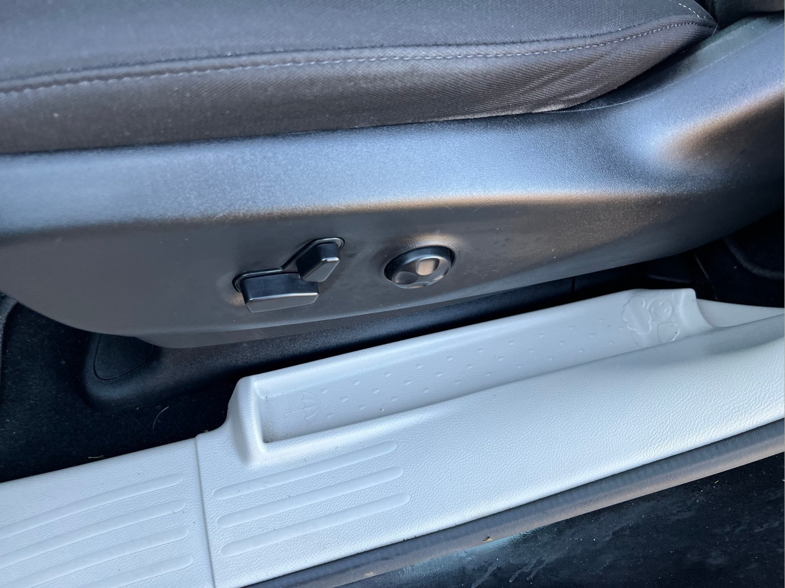 2023 Chrysler Voyager LX - Photo 10