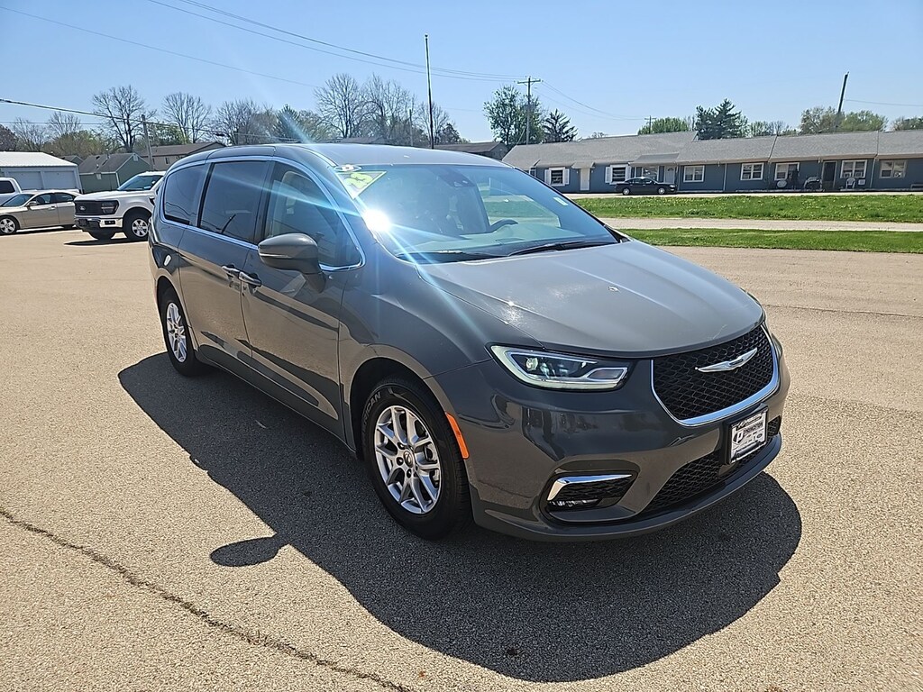 Used 2023 Chrysler Pacifica Touring L Minivan/Van