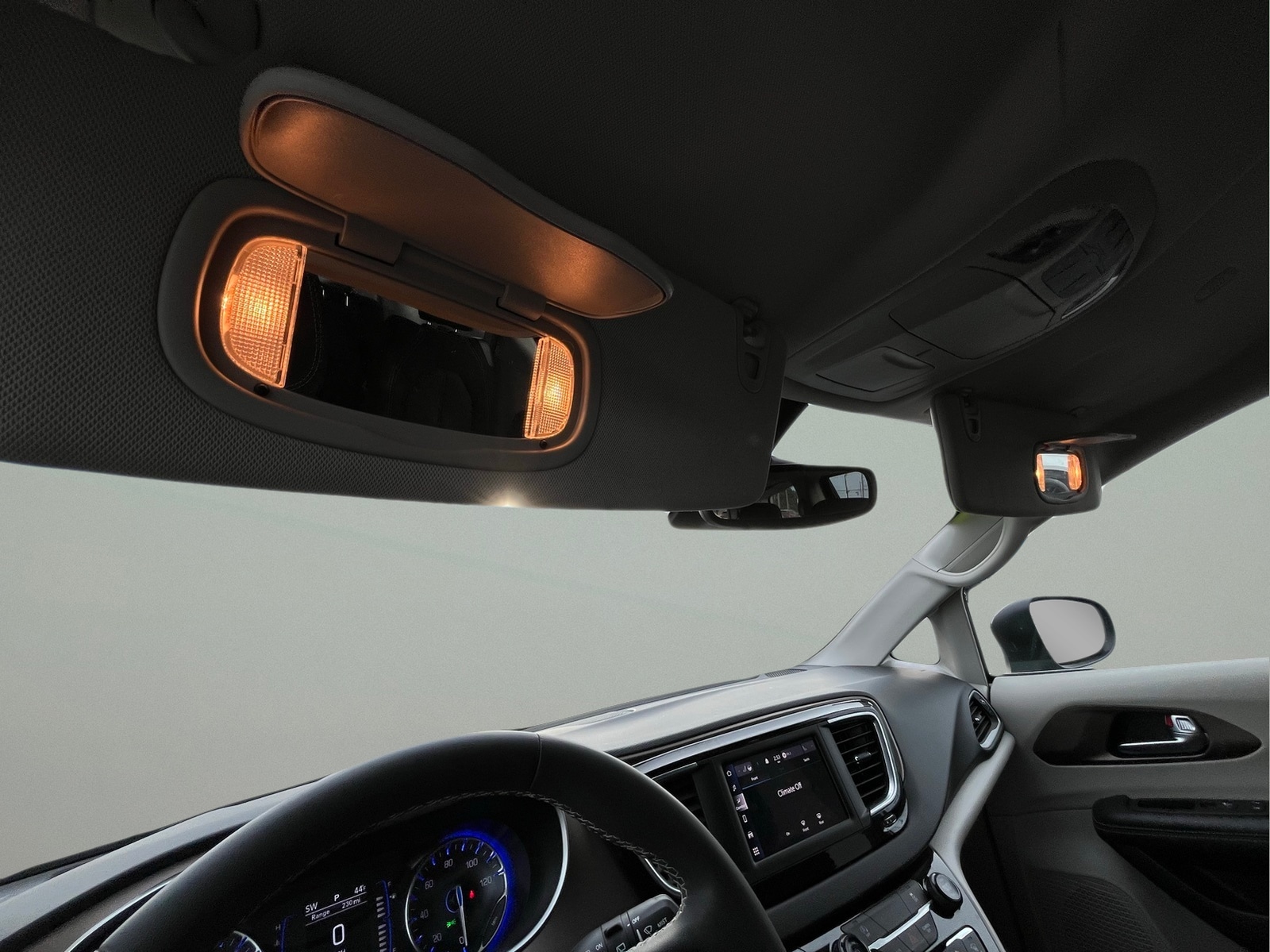 2023 Chrysler Voyager LX - Photo 24