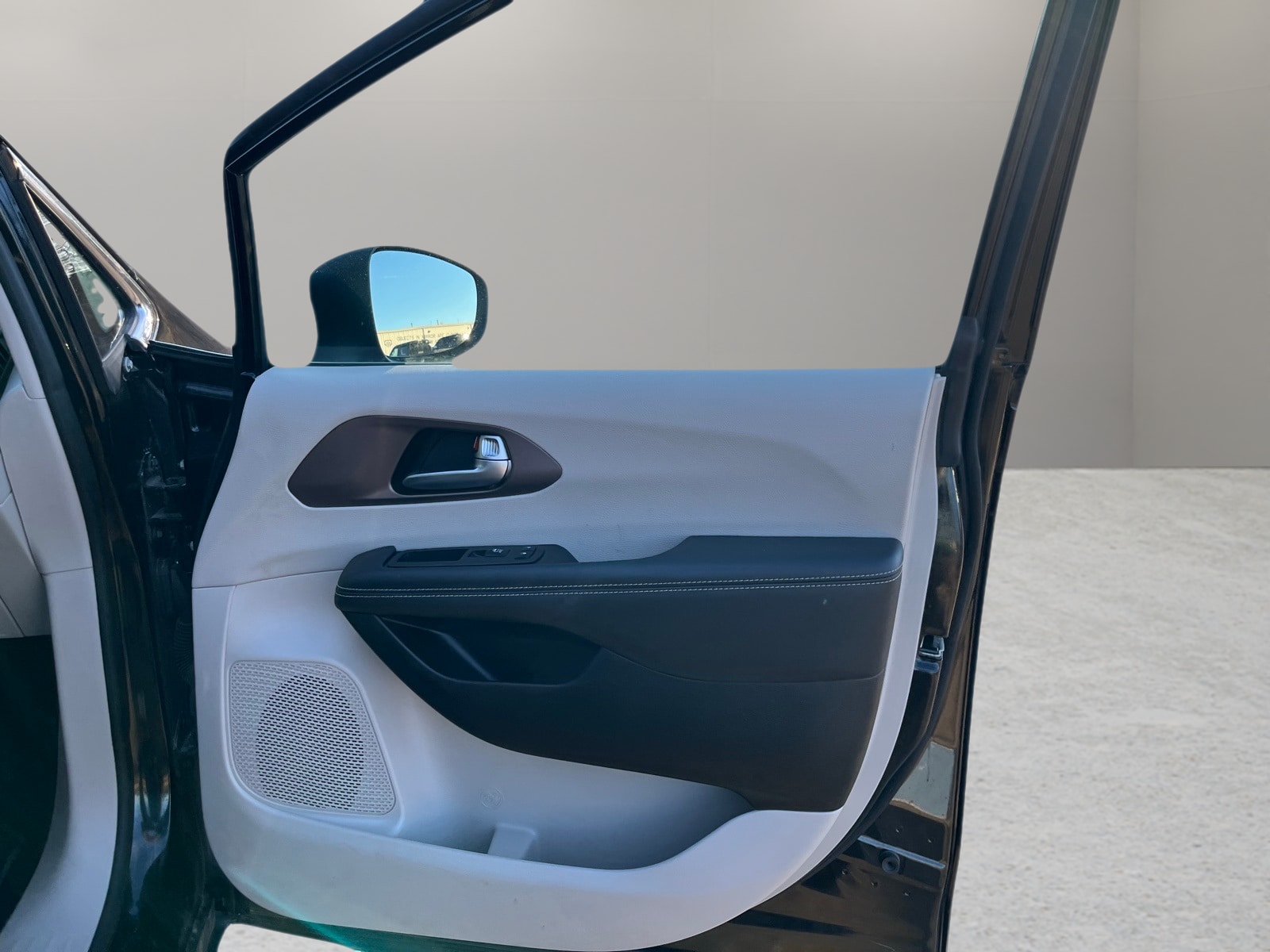 2023 Chrysler Voyager LX - Photo 41