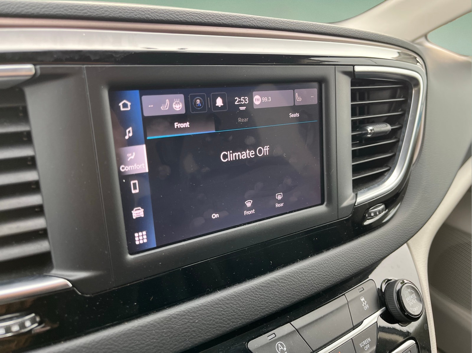 2023 Chrysler Voyager LX - Photo 19