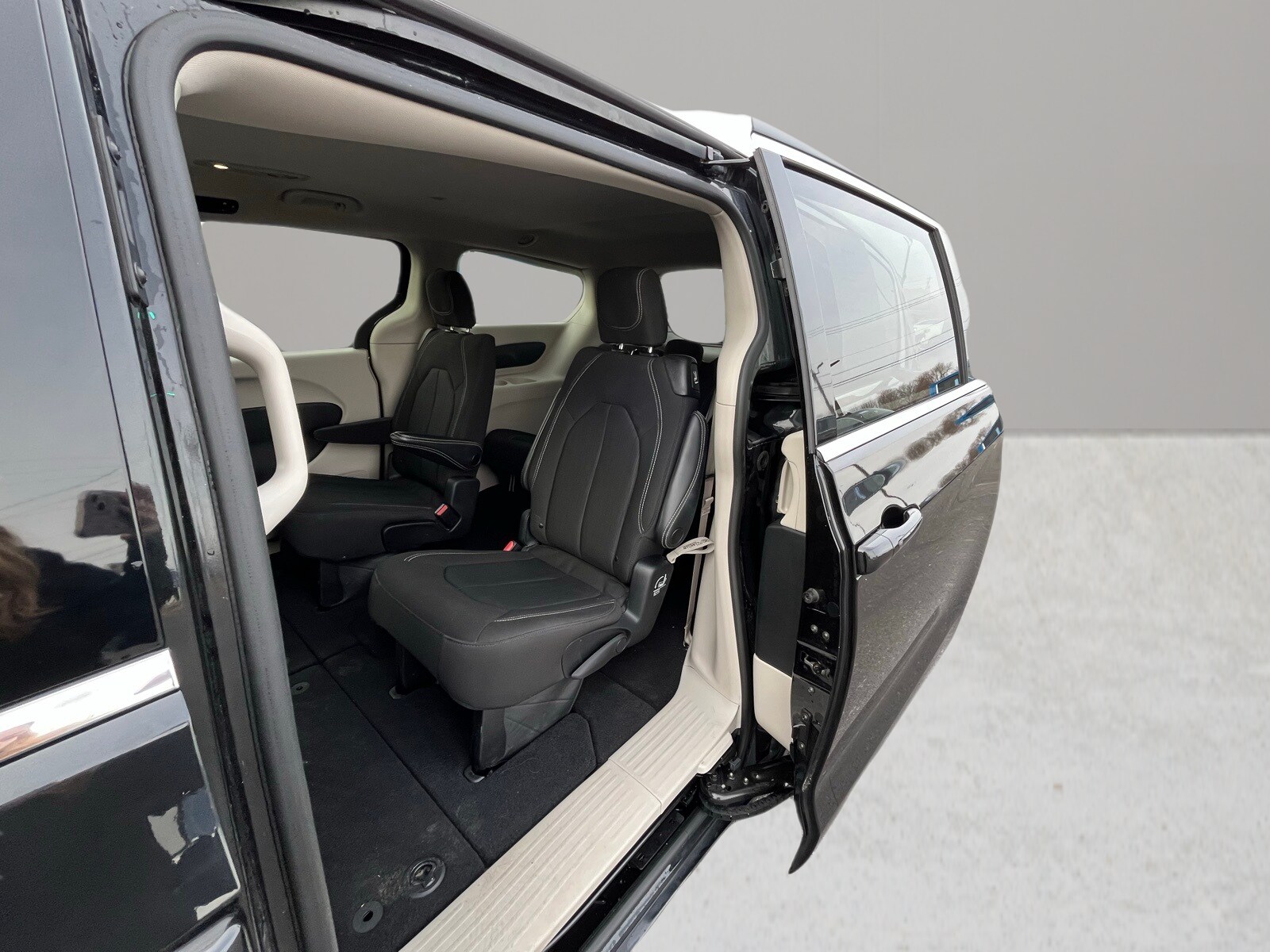 2023 Chrysler Voyager LX - Photo 35