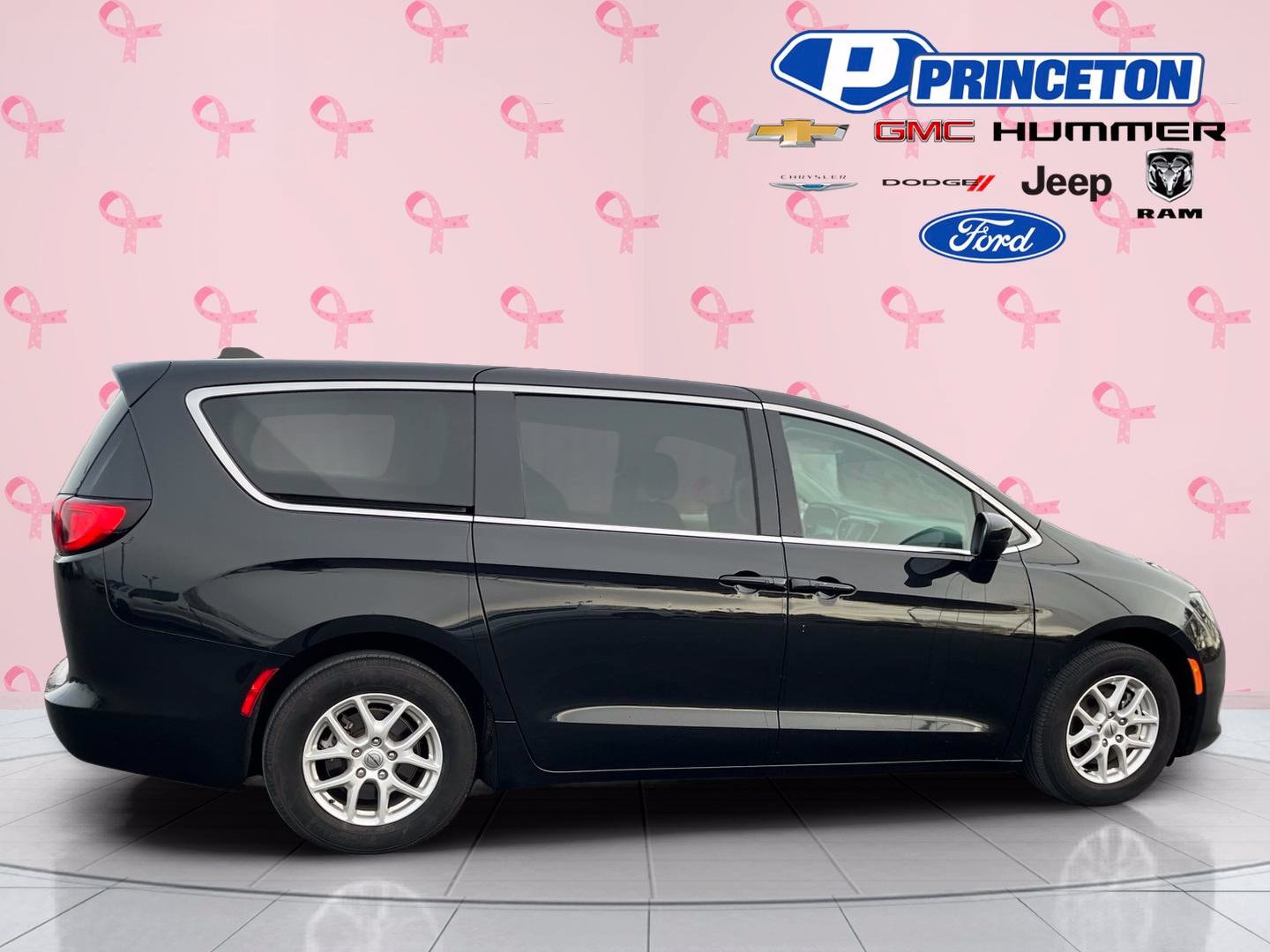 2023 Chrysler Voyager LX - Photo 8
