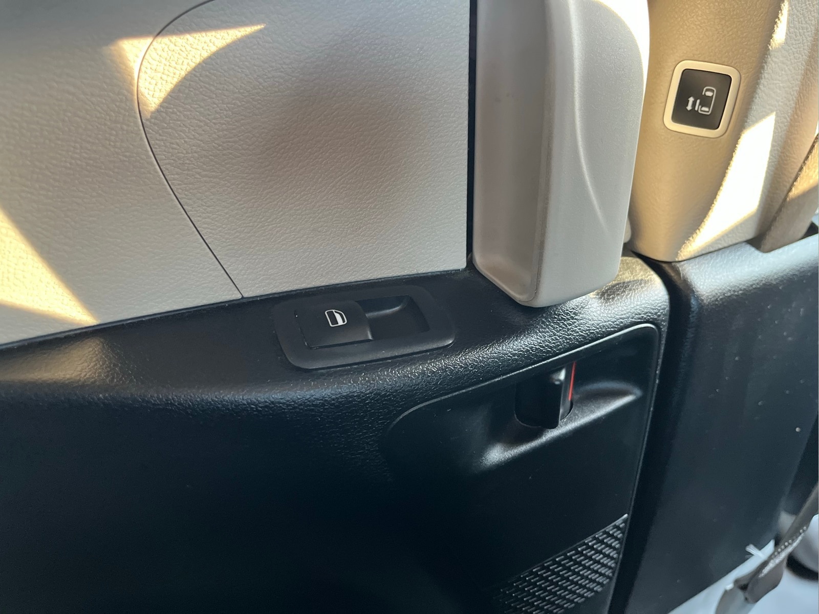 2023 Chrysler Voyager LX - Photo 30