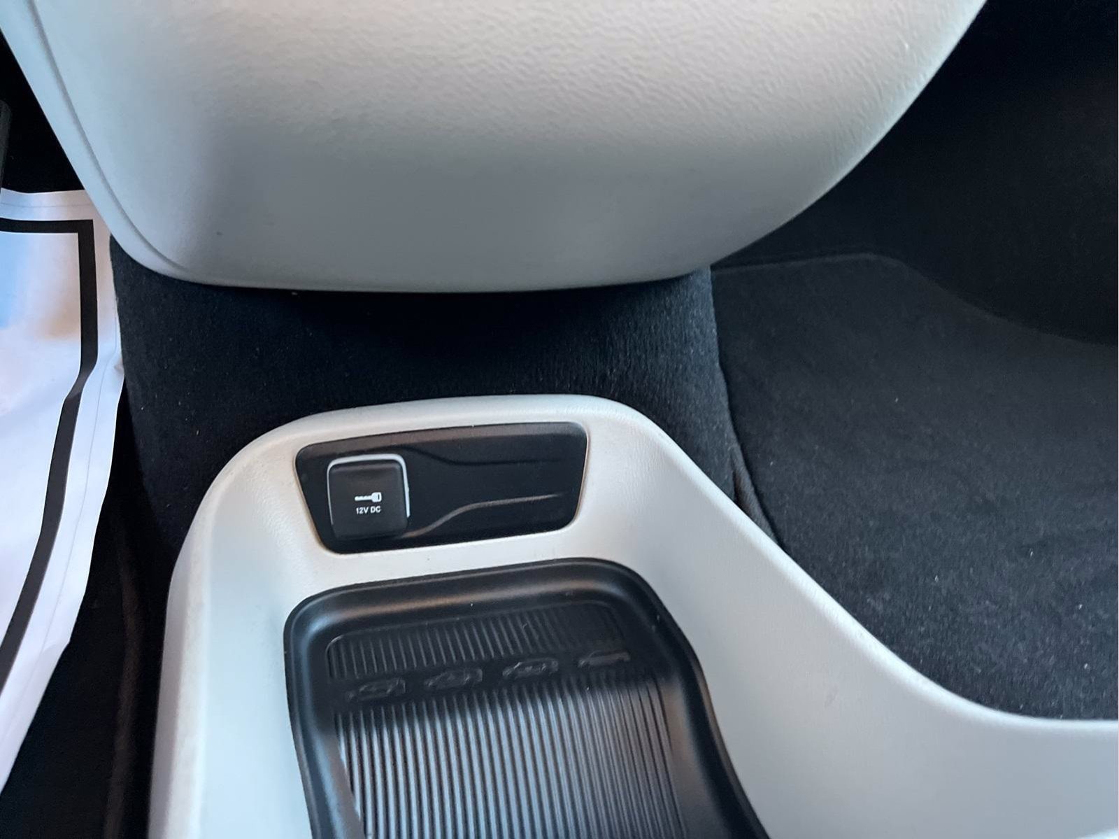 2023 Chrysler Voyager LX - Photo 22