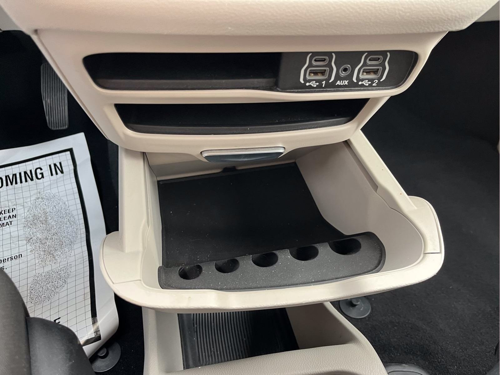 2023 Chrysler Voyager LX - Photo 20