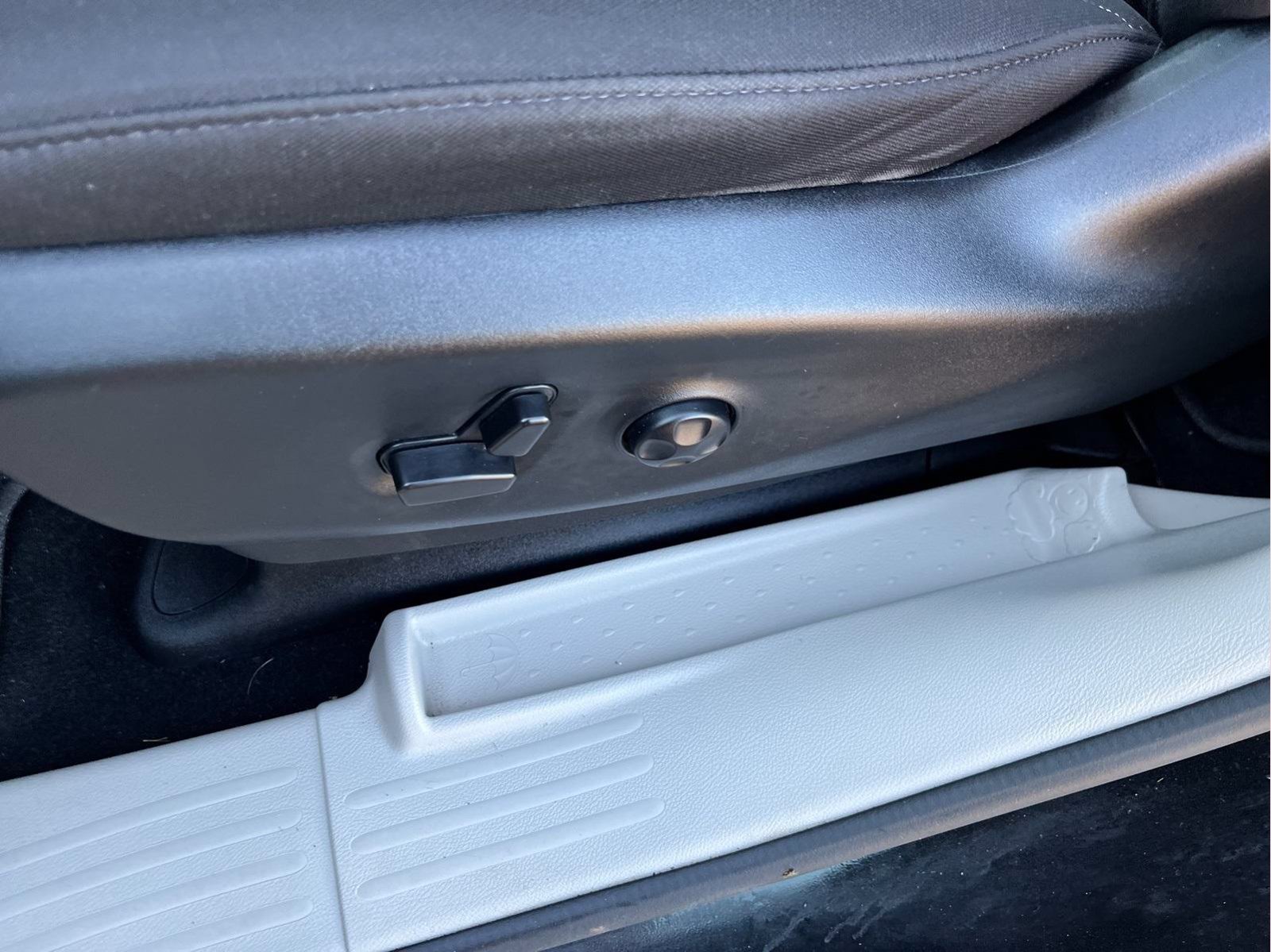 2023 Chrysler Voyager LX - Photo 10