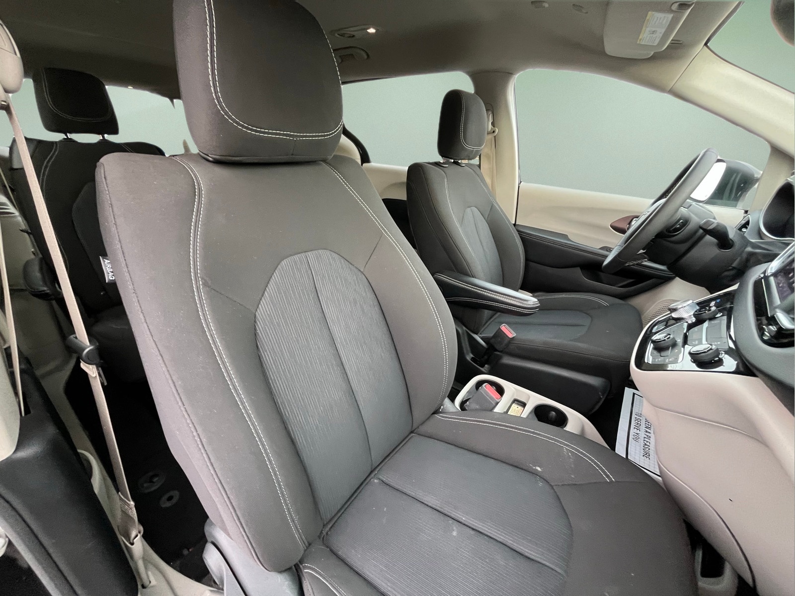 2023 Chrysler Voyager LX - Photo 30
