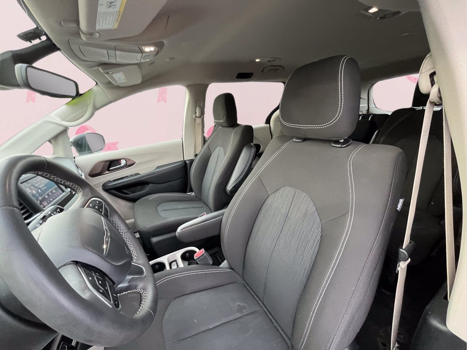 2023 Chrysler Voyager LX - Photo 11
